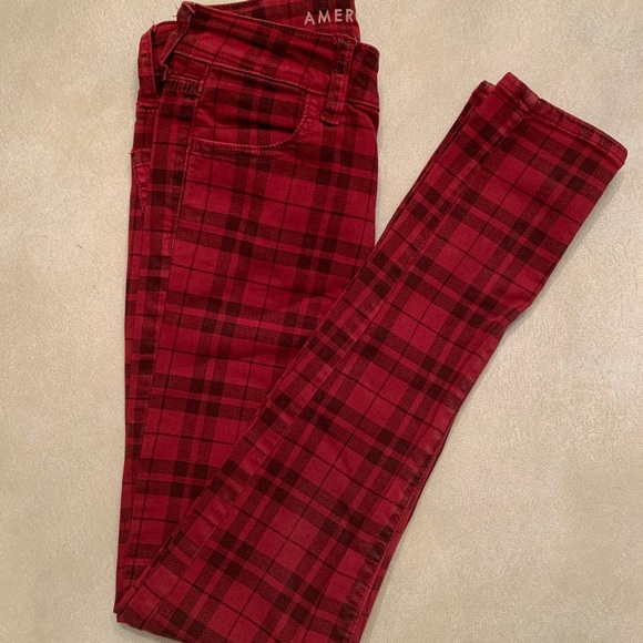 american eagle // red plaid skinny jeans - Picture 3 of 4